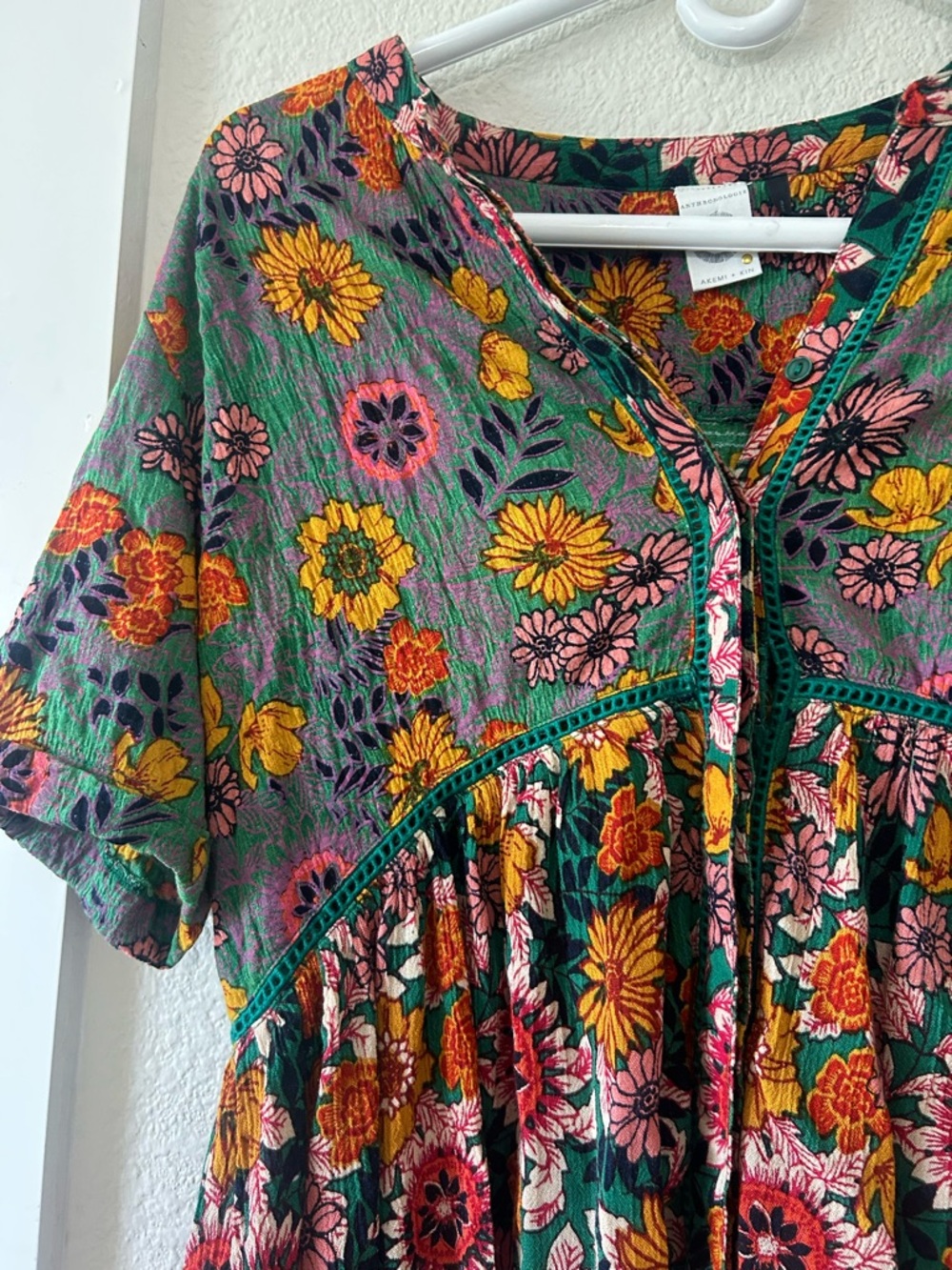 Anthropologie Akemi + Kin Green Floral Print Top! - Picture 5 of 10